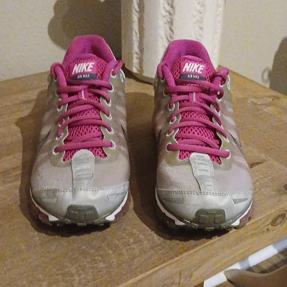 Nike Air Max Women's Pink And Gray Running Shoes Sneakers. Size 8 - Picture 9 of 17